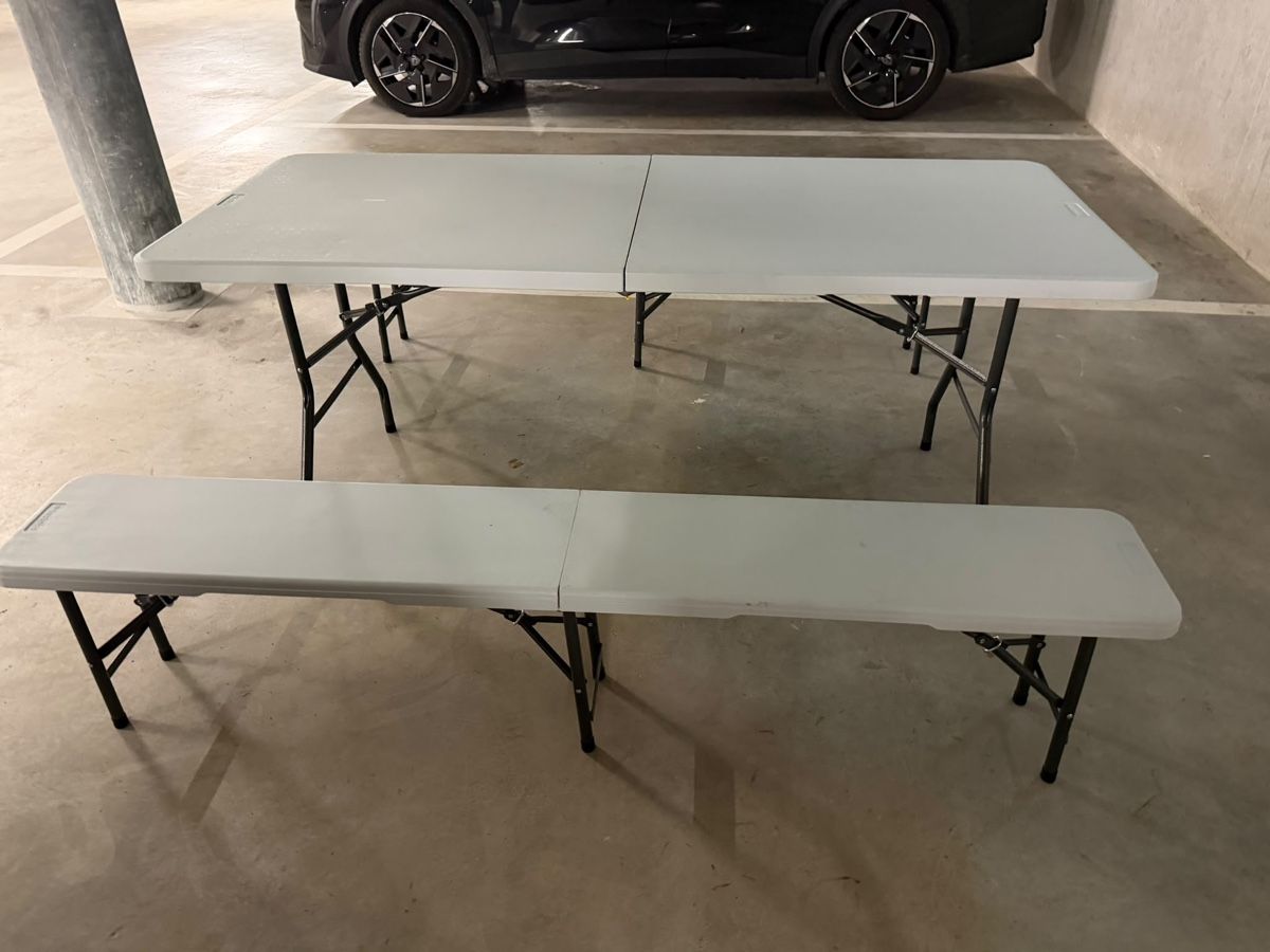 Set de table et chaises: Ensemble table et bancs pliants gris – D'occasion à Yverdon-les-Bains par hal_jq27 3