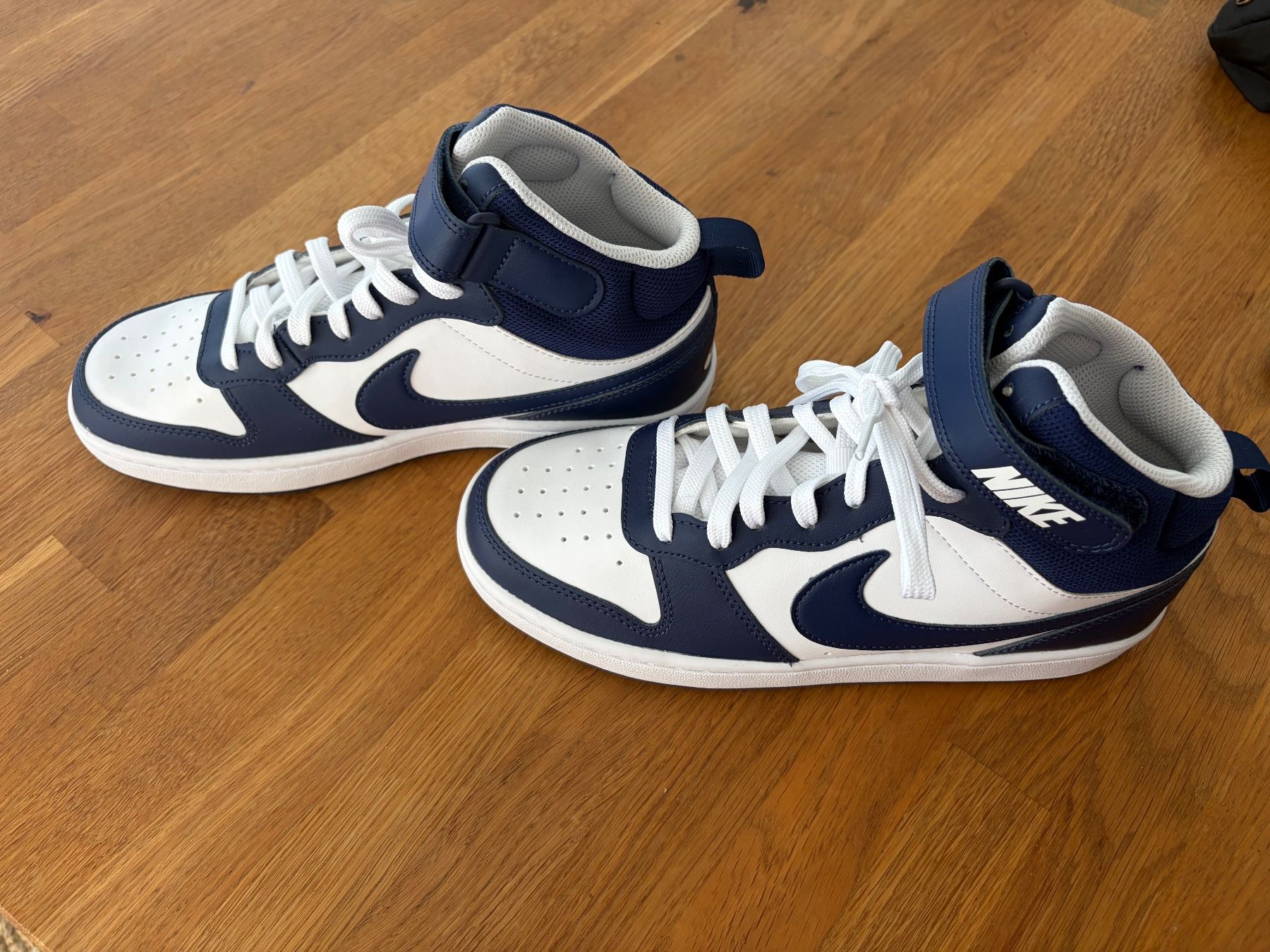 Nike Scarpe per ragazzi: Neuer Nike Basketballschuh oder Sneaker – Nuovo (secondo la descrizione) da Herrliberg venduto da apr_r9fh 1