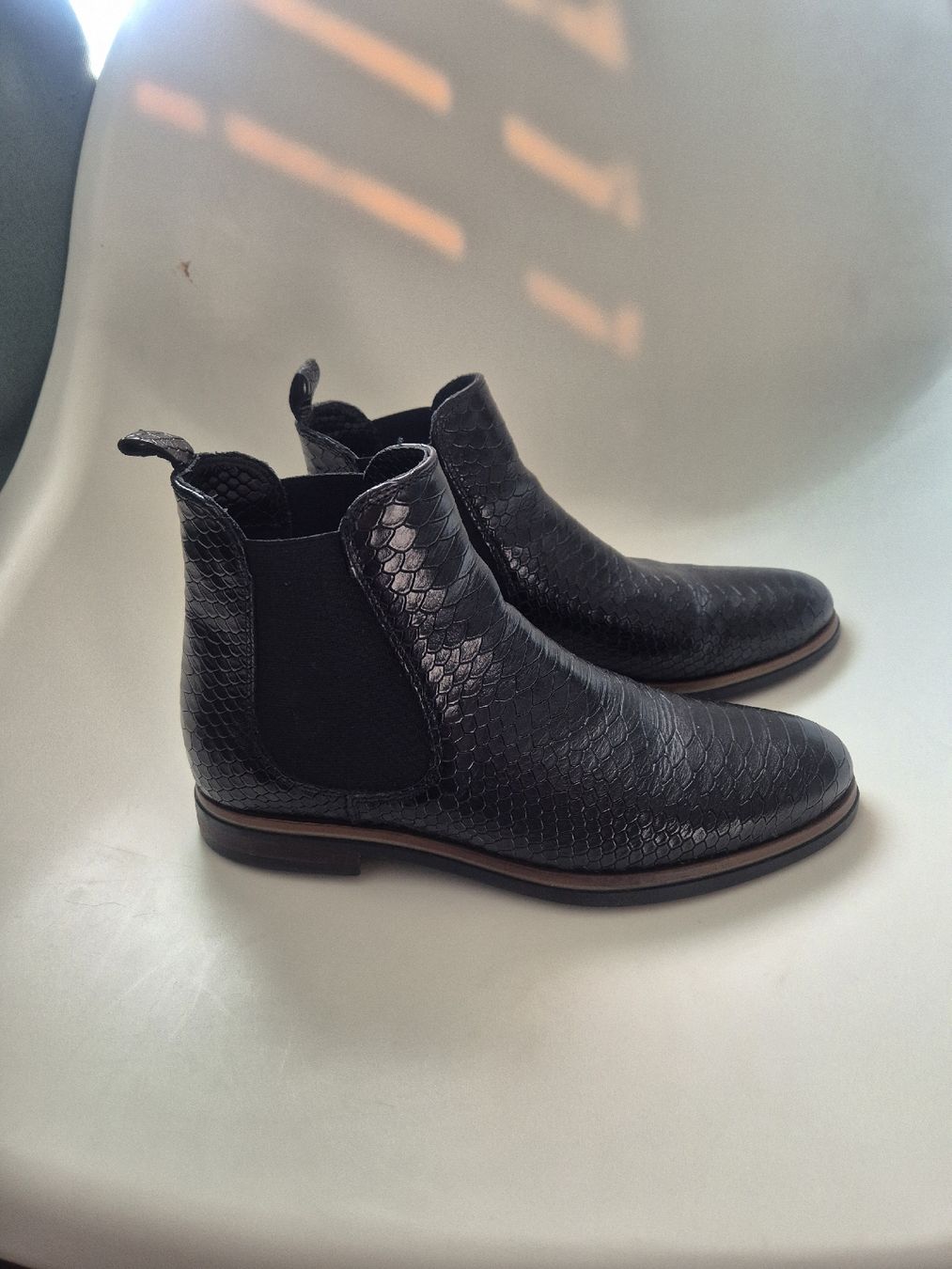 Scarpe da donna: Stiefelette schwarz Gr. 38 – Usato da Rotkreuz venduto da tamara_10 3