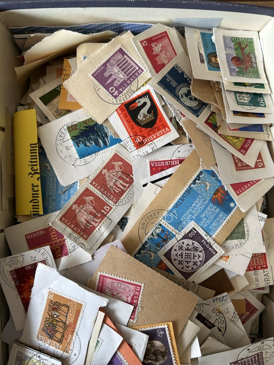 Alle Briefmarken: Briefmarken Sammlung Schweiz/Welt - Grosses Los! – Gebraucht aus Emmen von Carbru 1