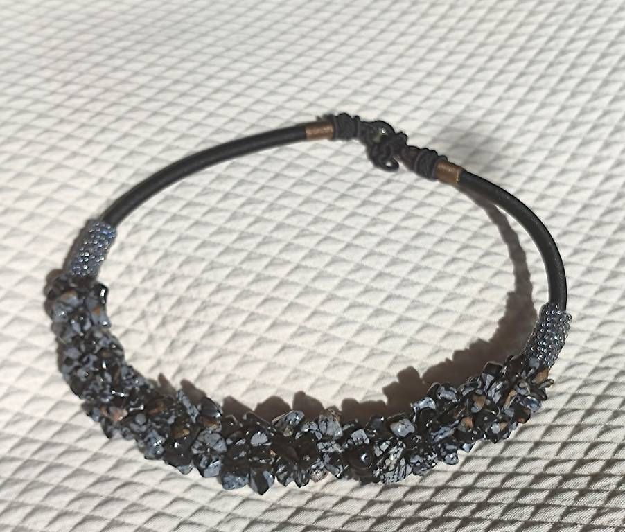 Catenine: Collier avec fragments d'obsidienne – Nuovo (secondo la descrizione) da Chamoson venduto da OkGeo