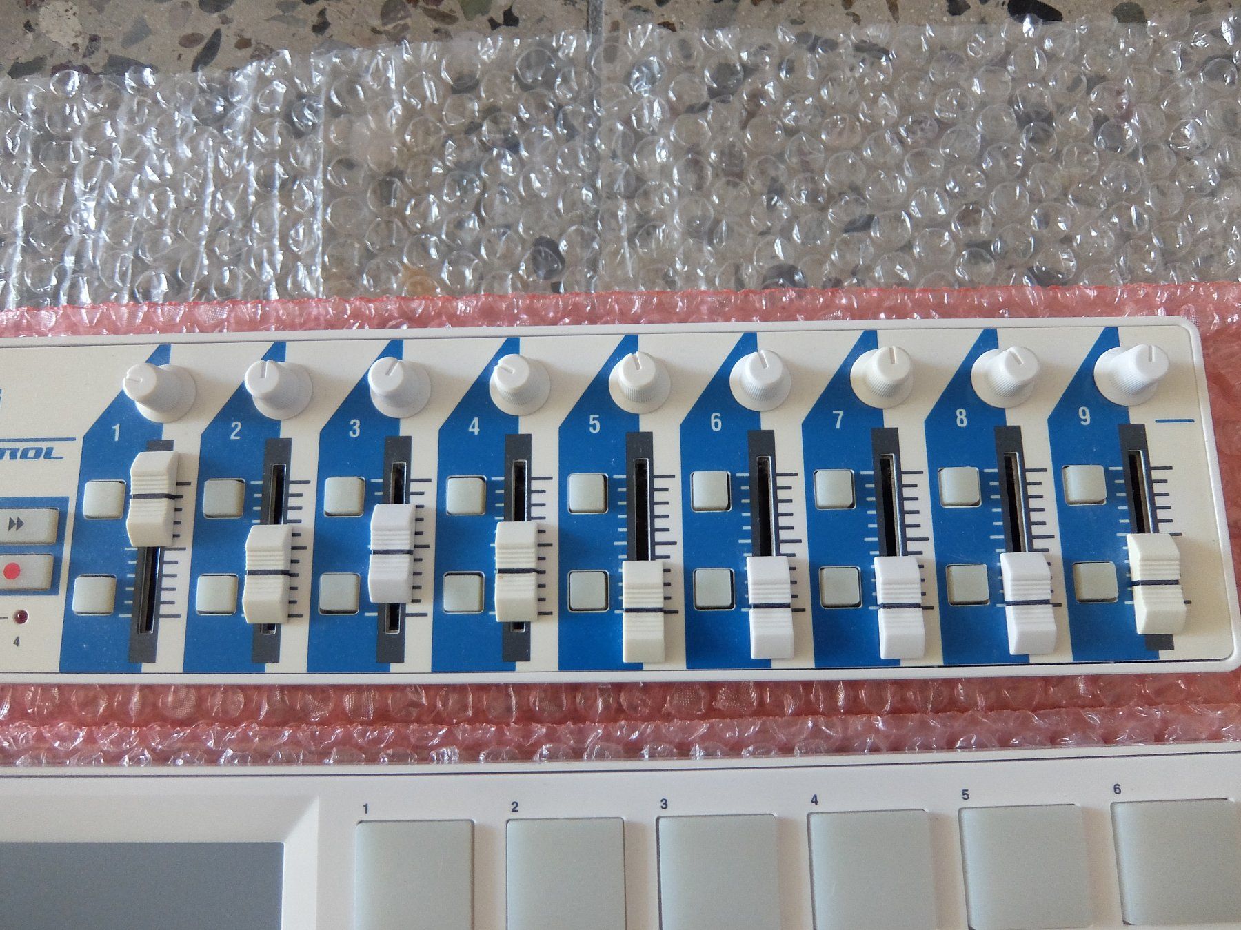 Korg Console di mixaggio: Korg USB Controller Set – Usato da Basel venduto da Elektronik_Markt 3