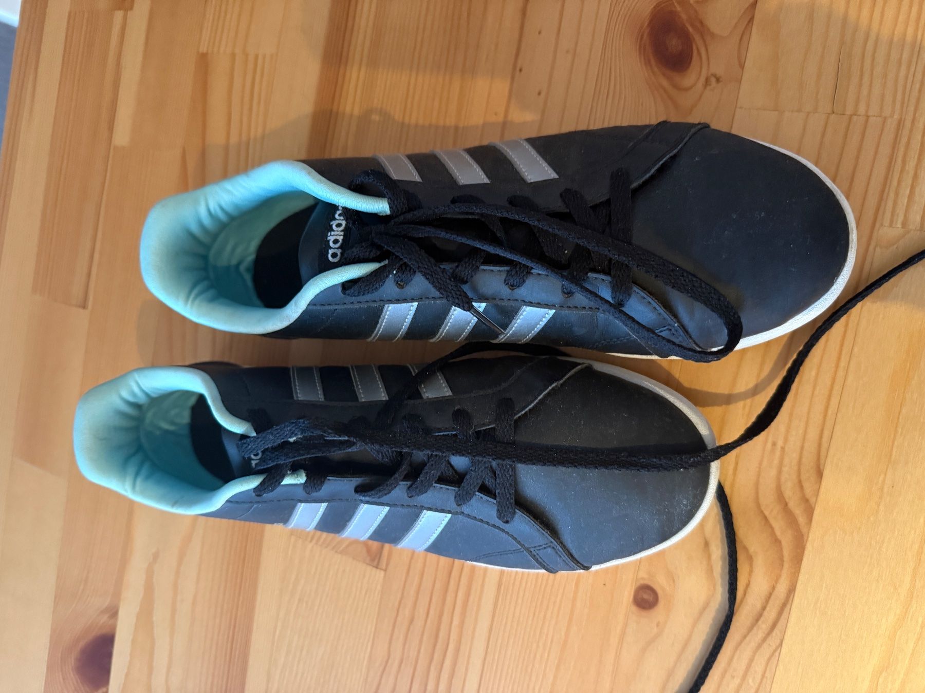Adidas Scarpe da donna: Adidas Schuh – Usato da St. Gallenkappel venduto da Donmarcelo