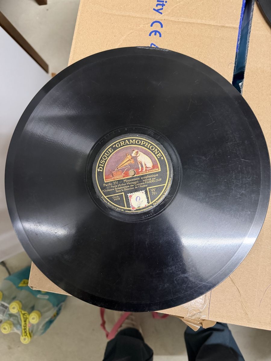 Giradischi: Ancien gramophone – Usato da Botyre (Ayent) venduto da Claude-EvelyneS 7