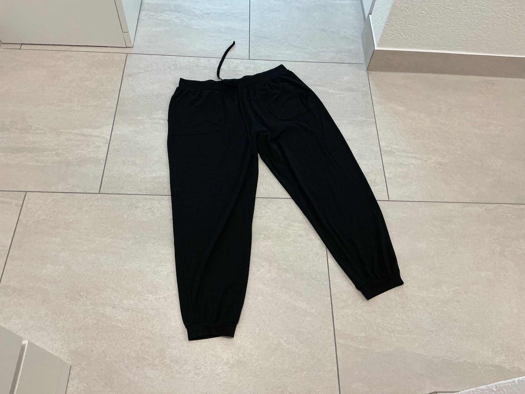 Pantaloni: Bequeme leichte Trainerhose Gr.L – Usato da Würenlos venduto da sweety5436 1