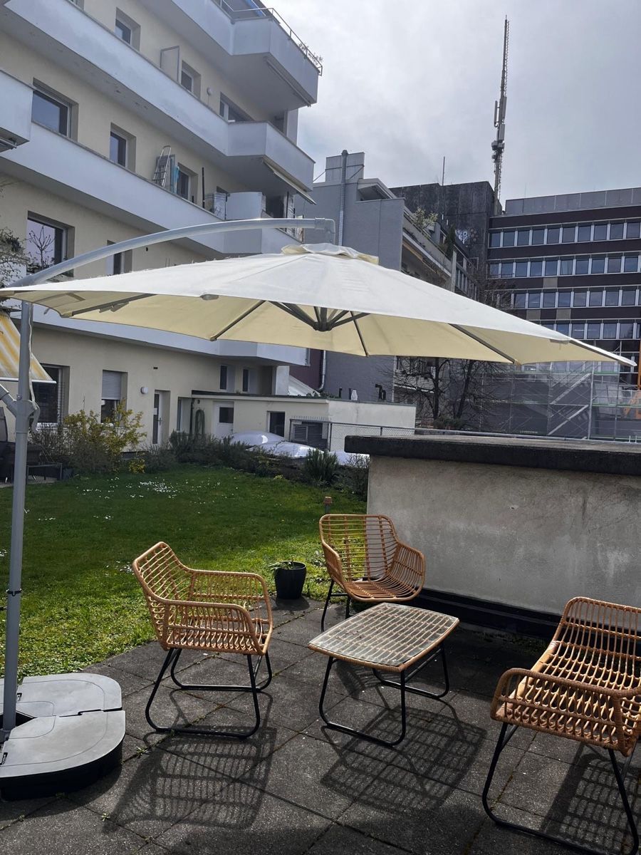 Ombrelloni: Large Cantilever Parasol for Summer Shade – Usato da Basel venduto da rug_y5gq 2