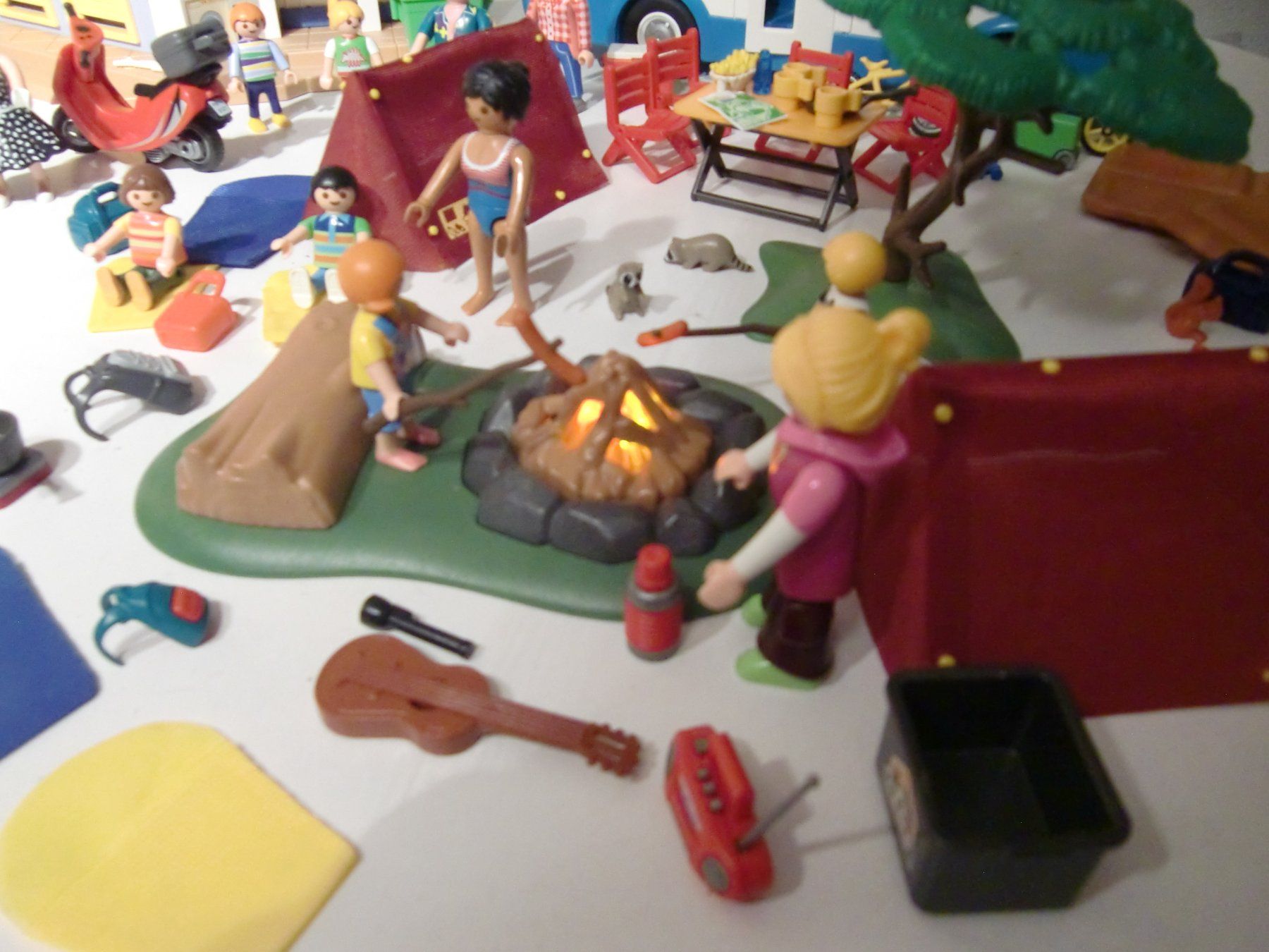 Playmobil Spielzeuge: Playmobil Campingplatz mit Camper + Rutsche - extra gross – Gebraucht aus Arbon von 200sterne 4