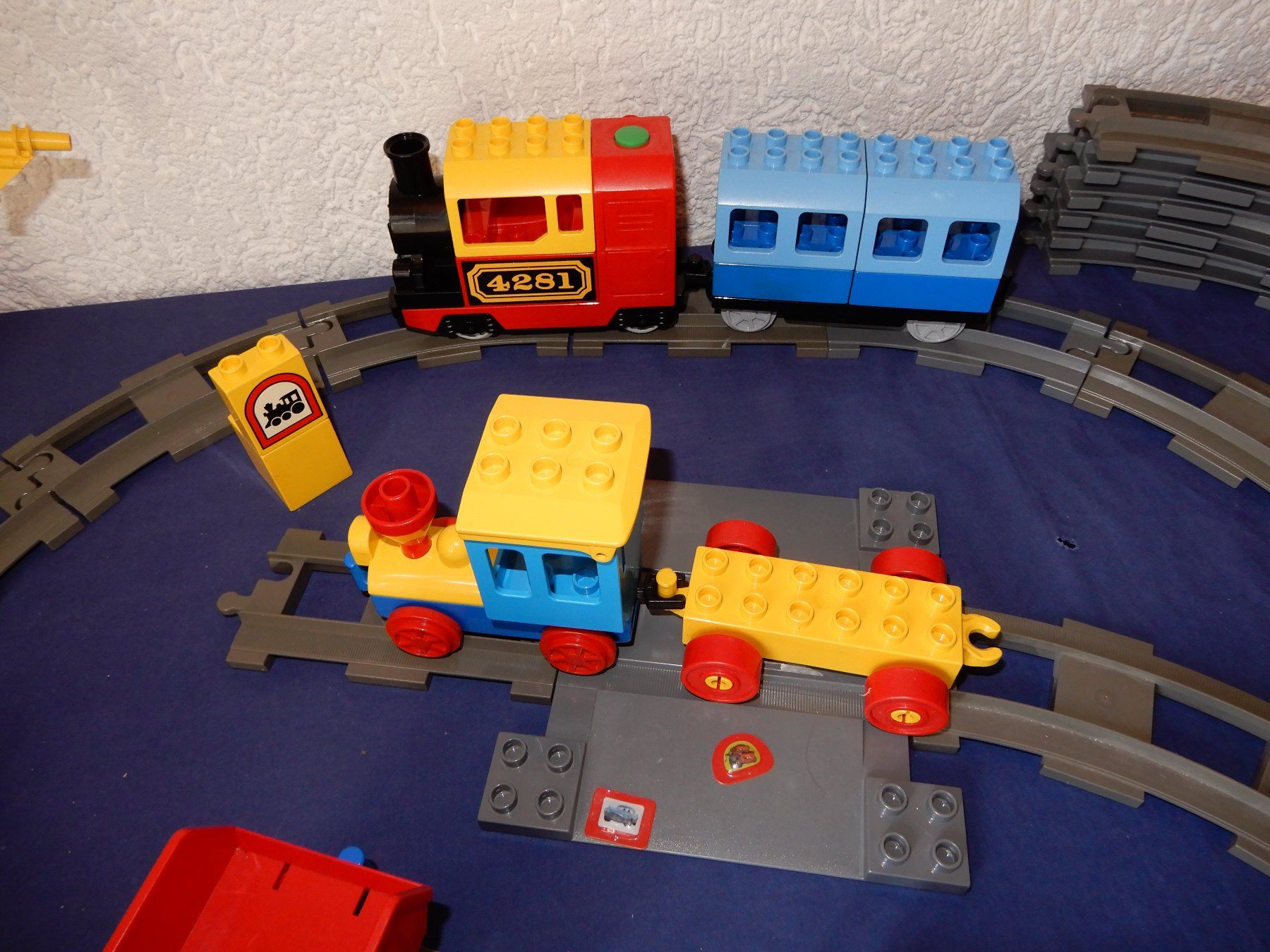Lego Kit di costruzioni: DUPLO Eisenbahn mit E-Lok 5135, Bahnhof, Schiebezug, Auto – Usato da Senèdes venduto da tintinette43 3