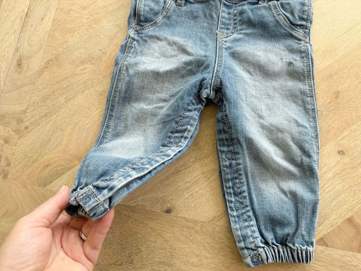 H&M Pantaloni: Jeans Latzhose Mädchen Gr. 80 – Usato da Eggenwil venduto da Lissi82 3