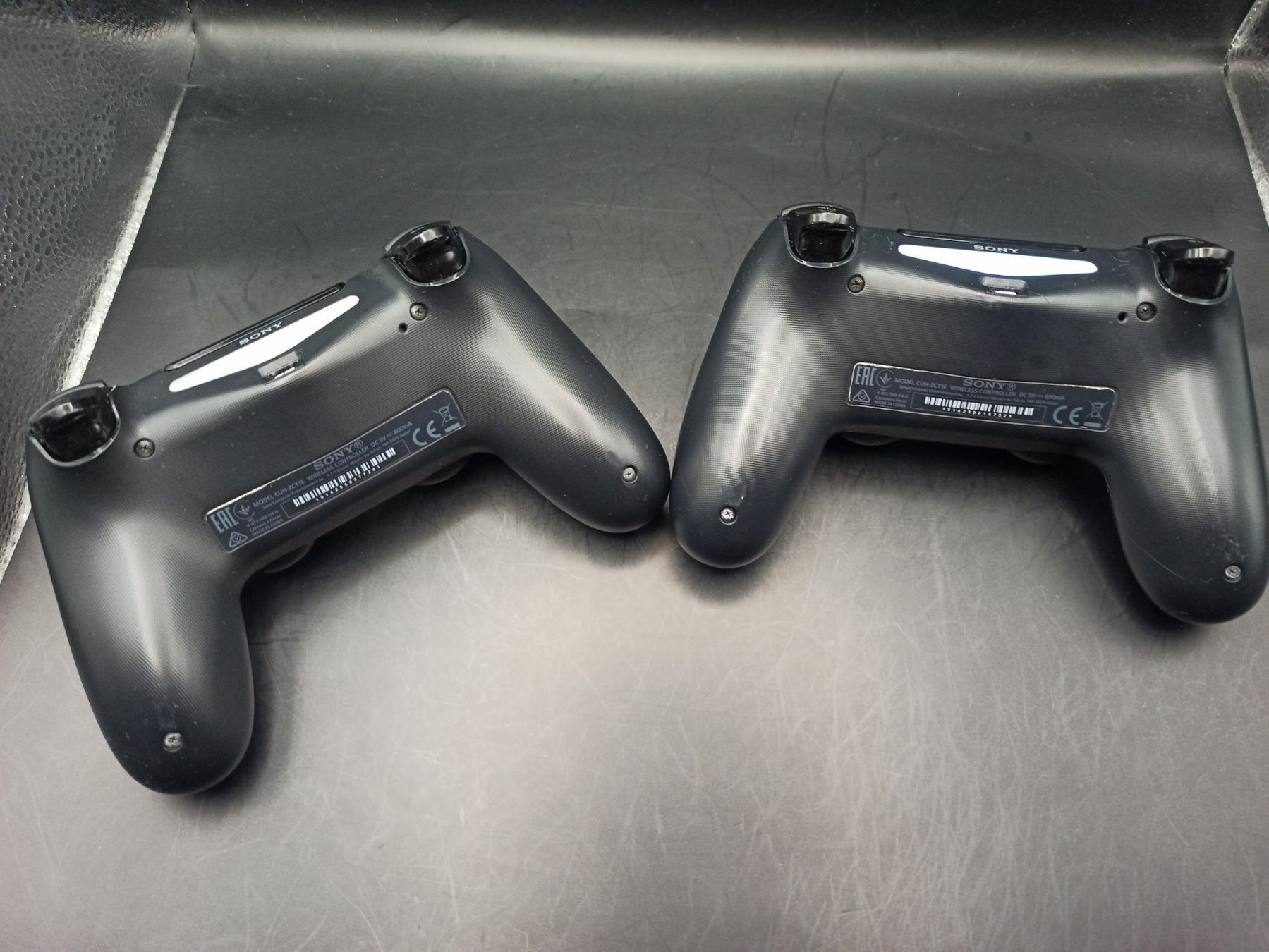 Controller: 2 x Original Controller Sony PS4 Wireless DualShock 4 V1 – Usato da Oberweningen venduto da mar_87mx 6