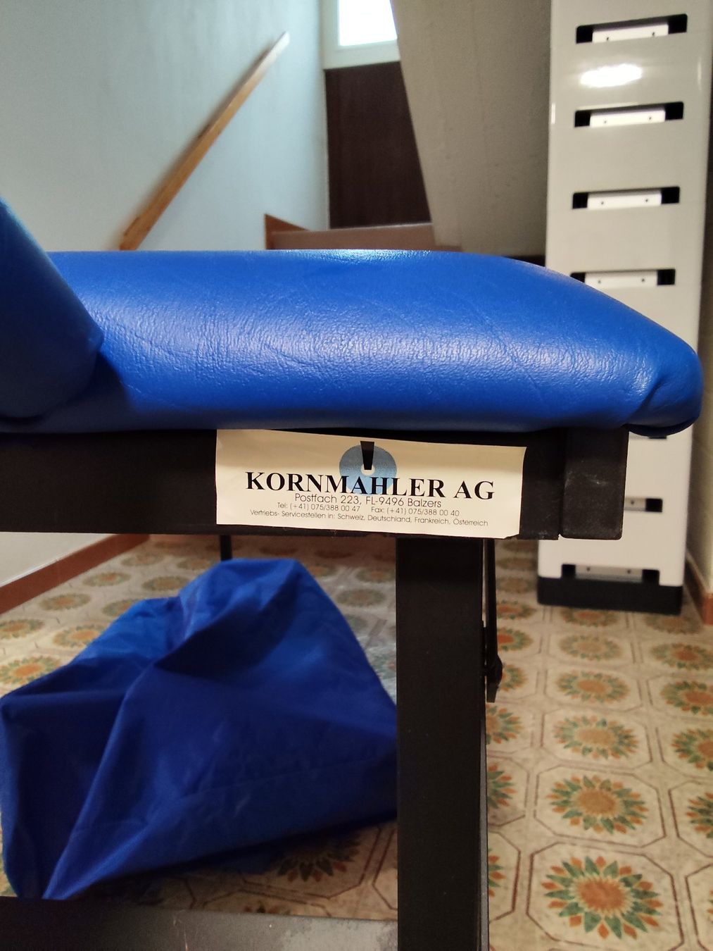 Tische: Table massage 70 cm x 210 cm – Gebraucht aus Biel/Bienne von Zead_09 2