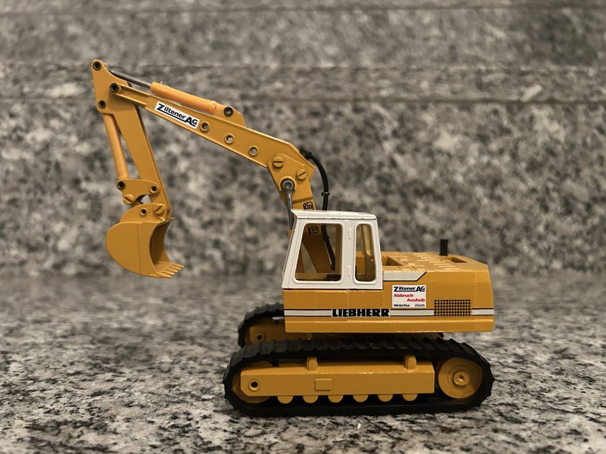 Conrad Modellbausätze & Standmodelle: Liebherr 922 , 1:50 , Conrad – Gebraucht aus Horw von Tigercat635