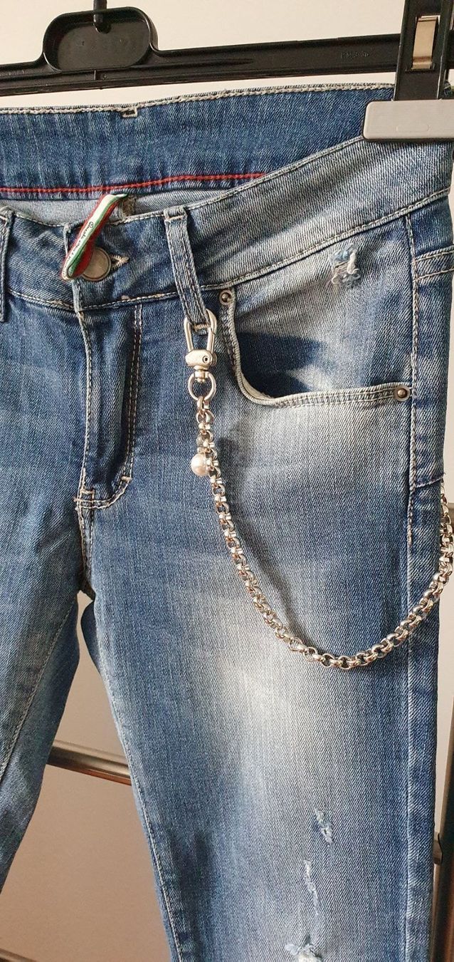 Jeans: Jeanshose Gr. 32/34 blau mit Kette – Usato da Stansstad venduto da InStyle8 2