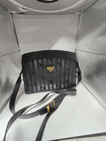 Elegante Maison Mollerus Schultertasche in Schwarz 