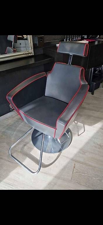 Poltrone: Siège Coiffeur & Barber – Usato da Orbe venduto da ilo_bvp6 2