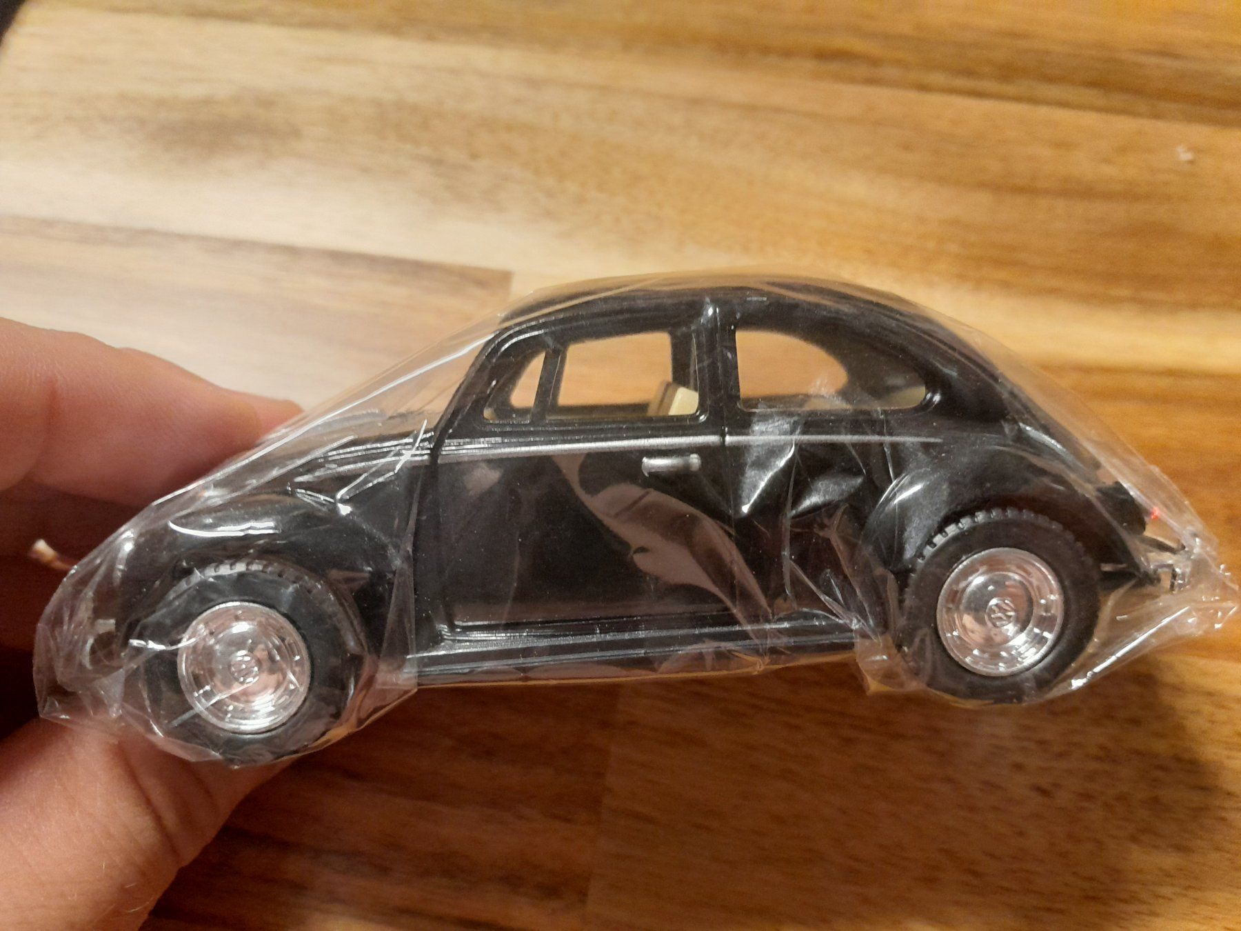 Volkswagen Modellini d'auto: Volkswagen classical beetle - 1967 (noir) – Usato da Sullens venduto da DPerrin