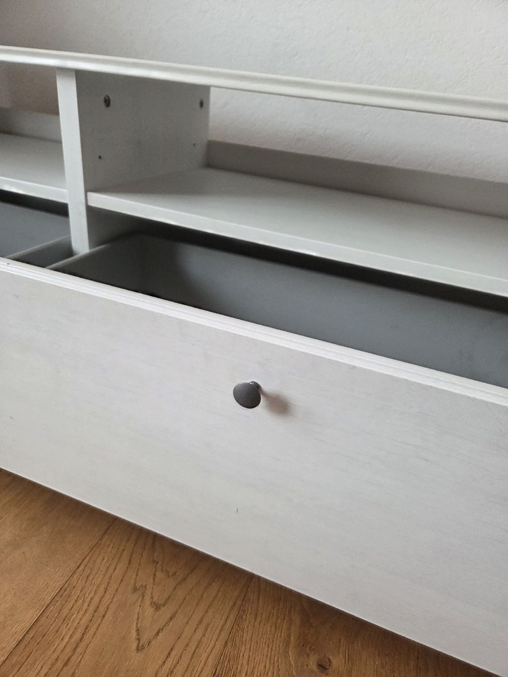 Mobili TV: TV-Möbel weiss mit zwei Schubladen – Usato da Dürrenäsch venduto da Fonsi_12 6