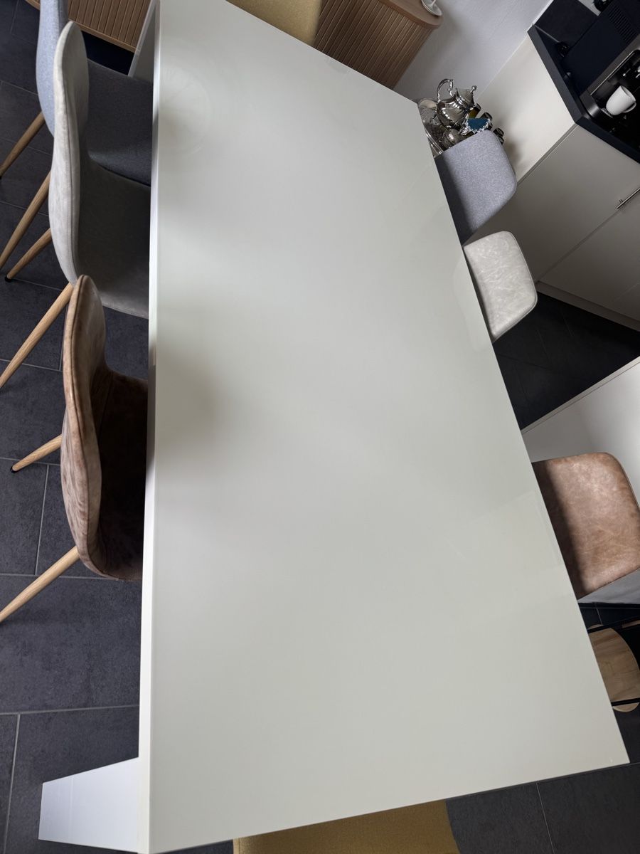 Tavoli: Table à manger blanche laquée, bon état  – Usato da Nyon venduto da yos_7w5m 2