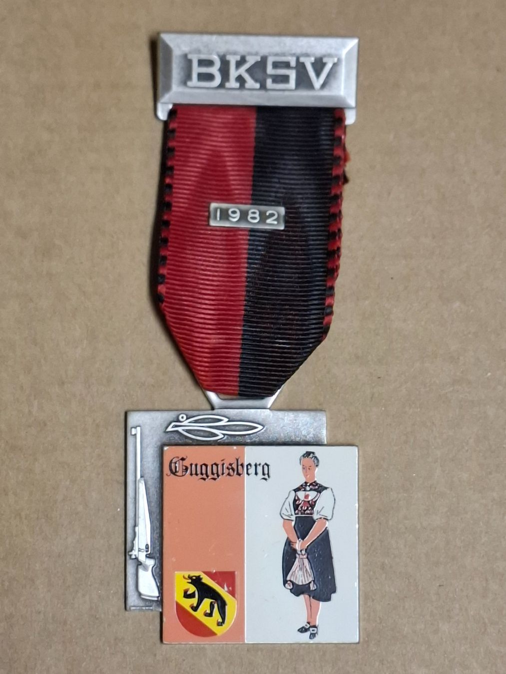 Medaglie: Bern Trachten Guggisberg (D287) – Usato da Schwanden GL venduto da Suvorov 2