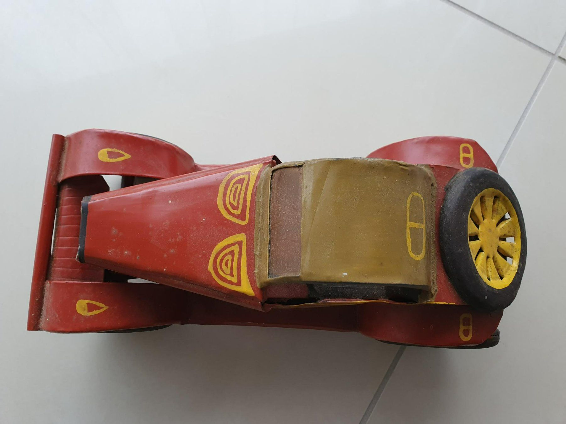 Alle Dekorationen: Vintage Blechauto aus Madagaskar – Gebraucht aus Widen von dem_tdb9 1