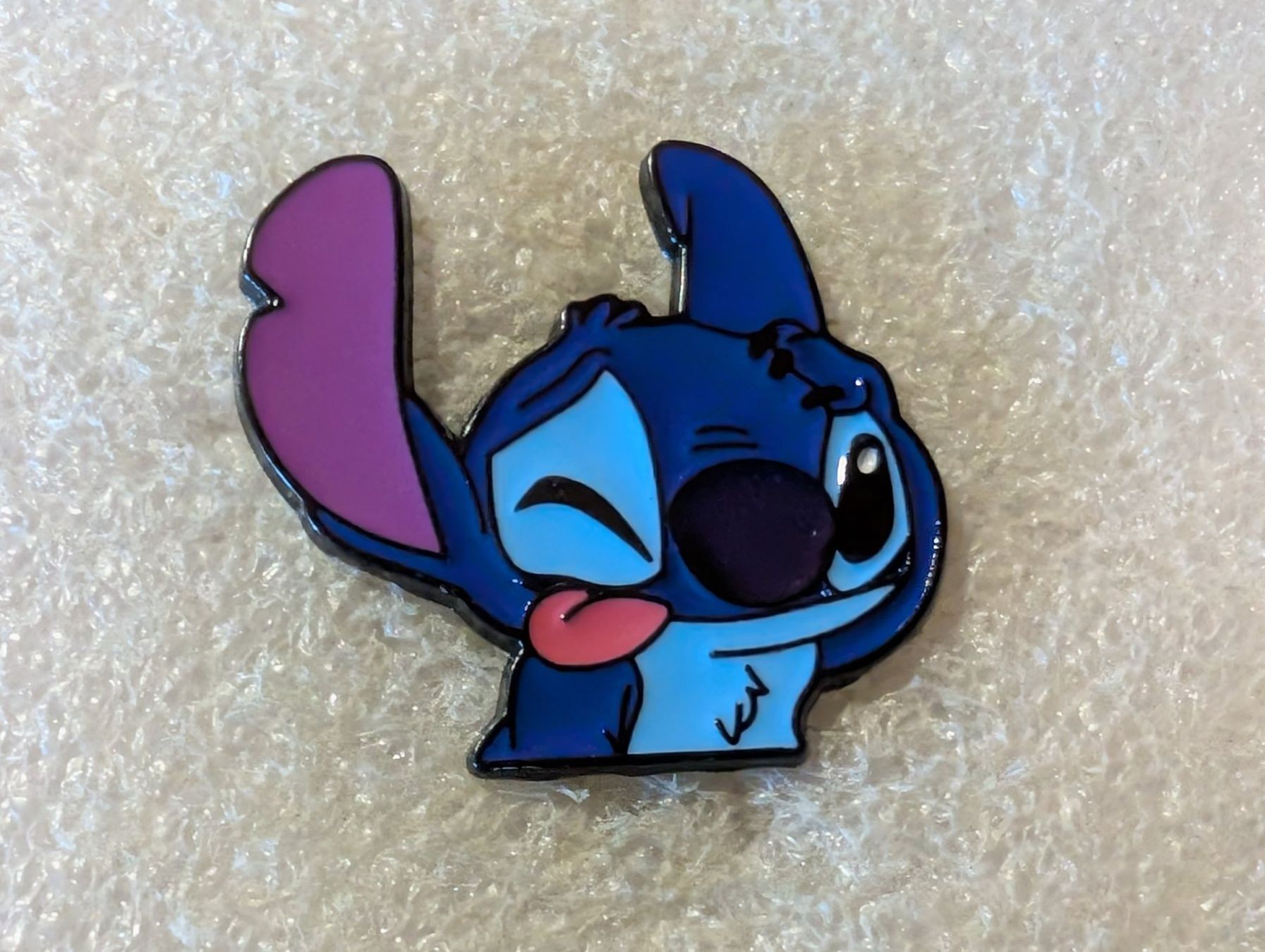 Plaketten & Abzeichen: Ansteckpin 218: Disney Lilo & Stitch – Gebraucht aus Oppligen von Pin-Fall-Shop