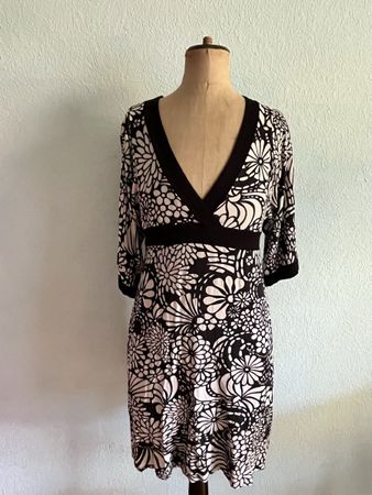 Robe noire et blanc motifs fleurs sinequanone t40