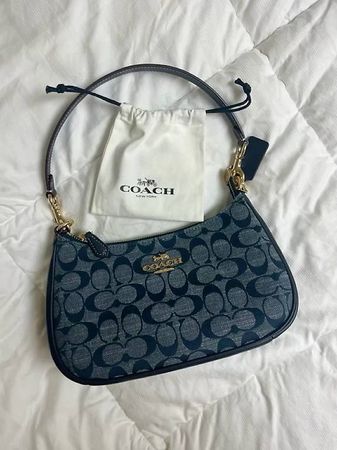 Coach Shoulder Bag in verschiedenen Farben 