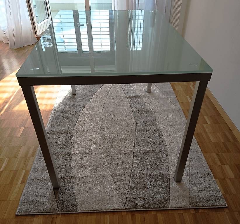 Tables: Esszimmertisch mit Glasplatte – D'occasion à Winterthur par niagara11 1