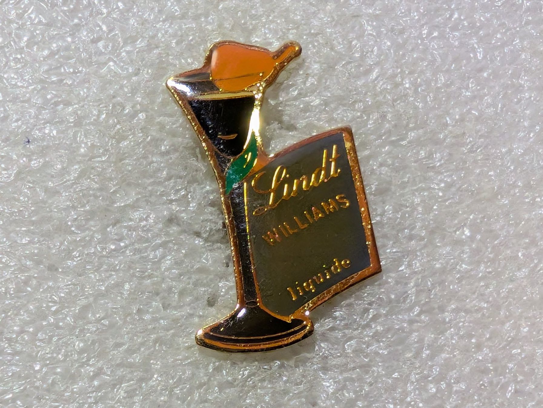 Plaketten & Abzeichen: Ansteckpin 107: Lindt – Gebraucht aus Oppligen von Pin-Fall-Shop