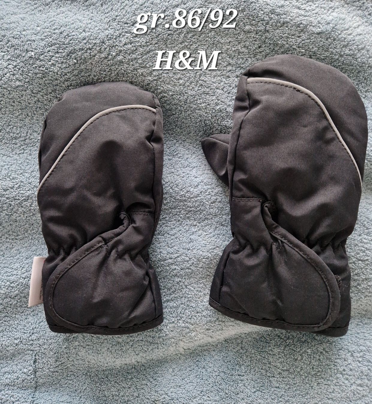 H&M Guanti: Wasserabweisende Fäustlinge grösse 86/92 – Usato da Heimberg venduto da Eleanor20