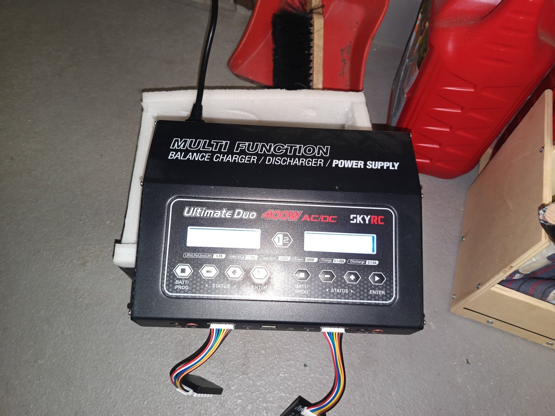 SkyRC Batterie, Caricabatterie & Alimentatori: Skyrc  2 x 400 w – Usato da Uznach venduto da Rzeljko 1