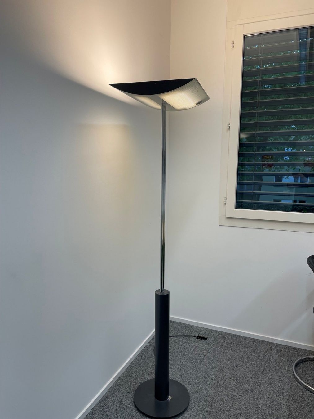 Lampade: Stehlampe Halogen mit Ein-Ausschaltsensor und Helligkeitsreg – Usato da Wettingen venduto da guc_hbj5