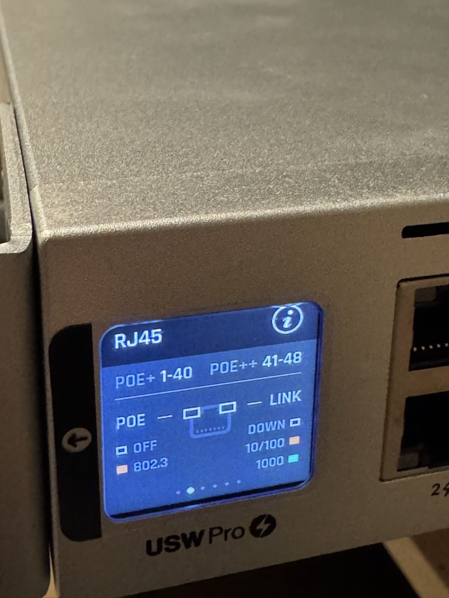 Ubiquiti Hubs & Switches: UniFi Switch Pro 48 PoE – D'occasion à Bülach par user847291 3