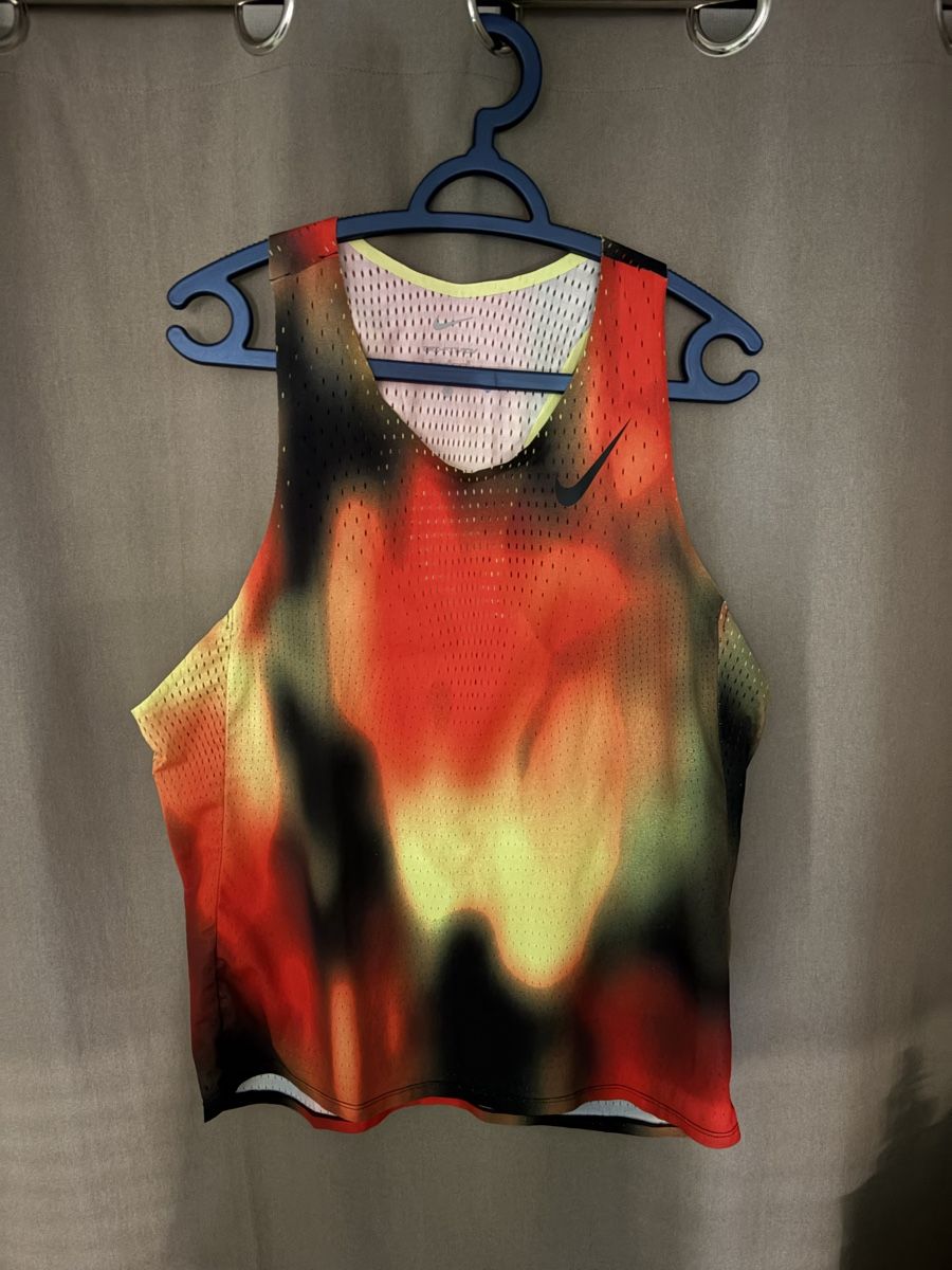 Nike T-Shirts: Débardeur Nike multicolore taille M – Neu (gemäss Beschreibung) aus Villeneuve VD von Edi_h