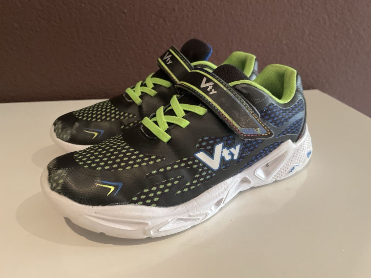 Scarpe per ragazzi: Vty Kinderschuhe Gr.36 mit Blinklicht – Usato da Kriens venduto da boramisch