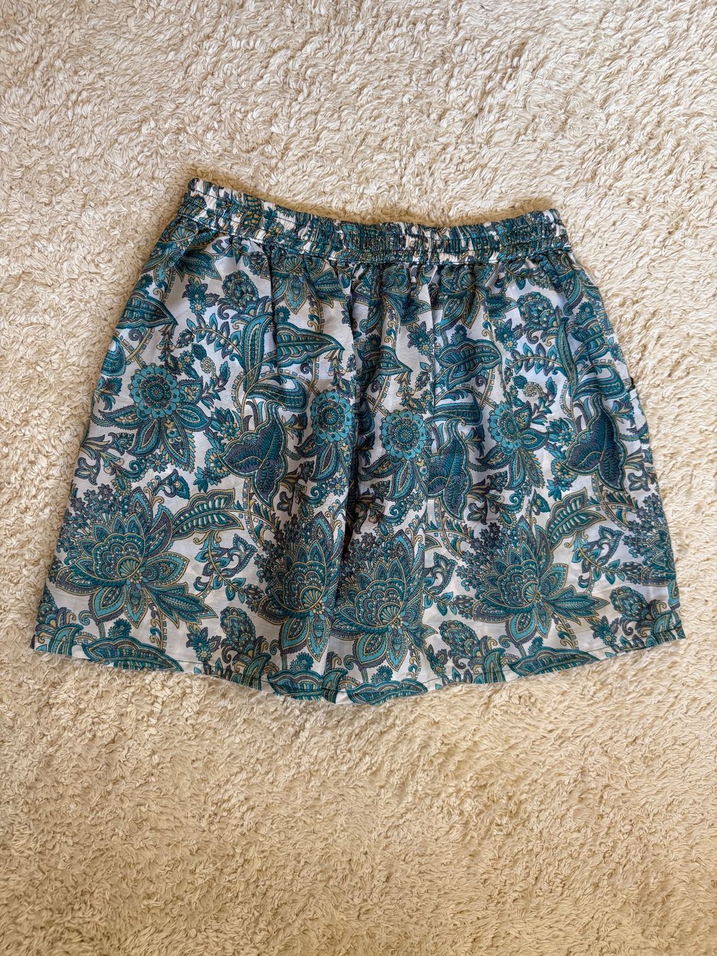 Pantaloni: Silk shorts – Usato da Zürich venduto da tre_t57m 1