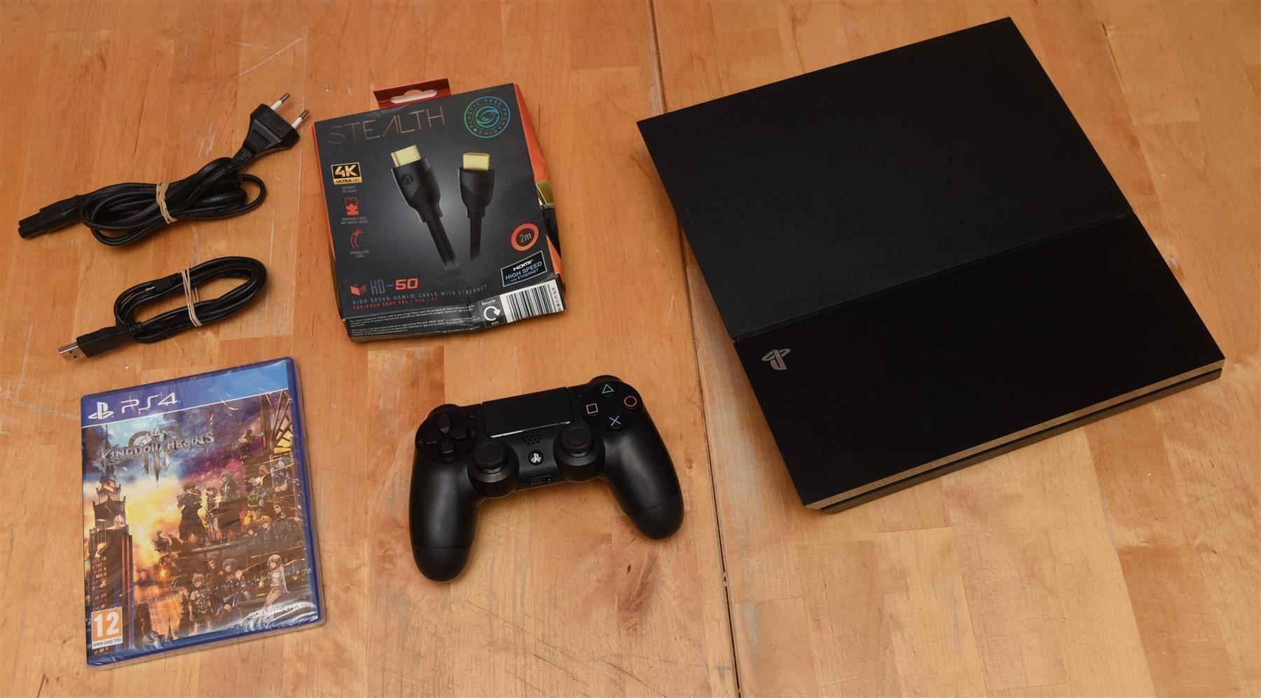 Sony Console: Playstation 4 Konsole mit 1 Game – Usato da Frenkendorf venduto da gelbeZinnie