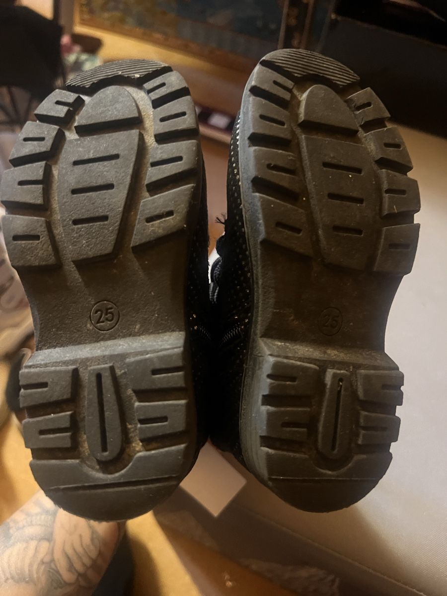 Graceland Scarpe per ragazze: Kinderstiefel schwarz mit Glitzer – Usato da Hilterfingen venduto da Kulturfluechter 1