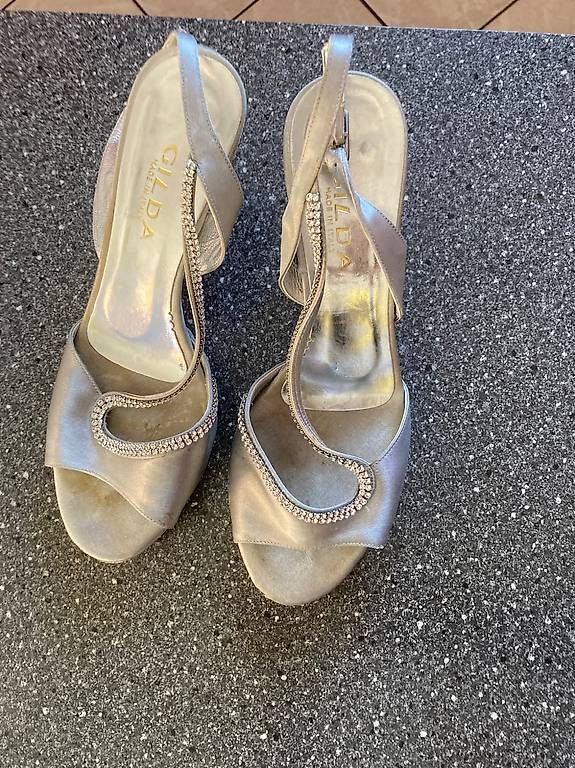 Scarpe da donna: Scarpe eleganti colore grigio perla  – Usato da S. Antonino venduto da luc_w6v2 1