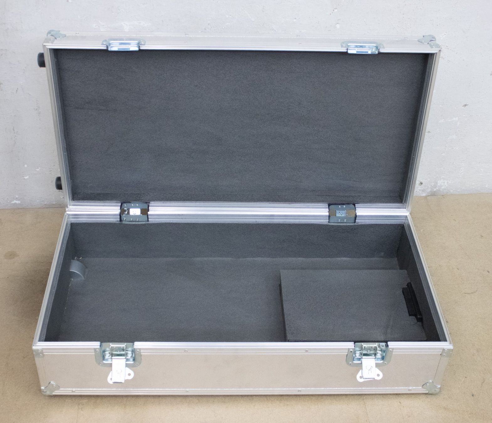 Valigie: Mayel Flightcase – Usato da Zürich venduto da ZuercherBrockenhaus 4