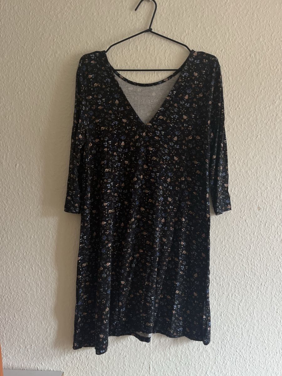 Pull&Bear Vestiti: robe à fleurs 🌼 dos décolleté  – Usato da La Chaux-de-Fonds venduto da vert_j 1
