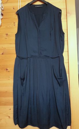 Tolles Kleid dunkelblau von Esprit Grösse 36