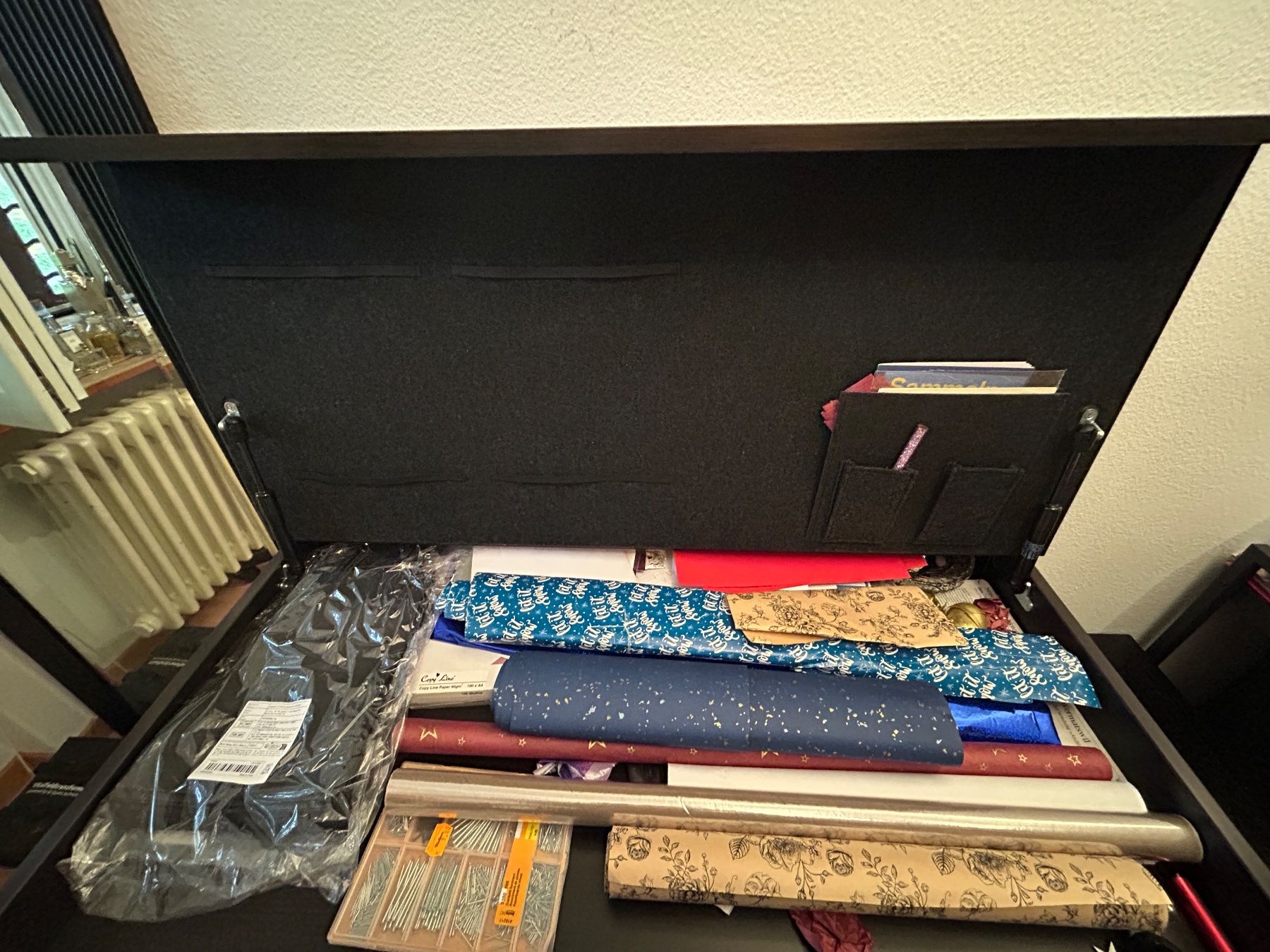 Ikea Scrivanie: Ikea Schreibtisch schwarz mit Metallbeinen – Usato da Uster venduto da tanaweide 3