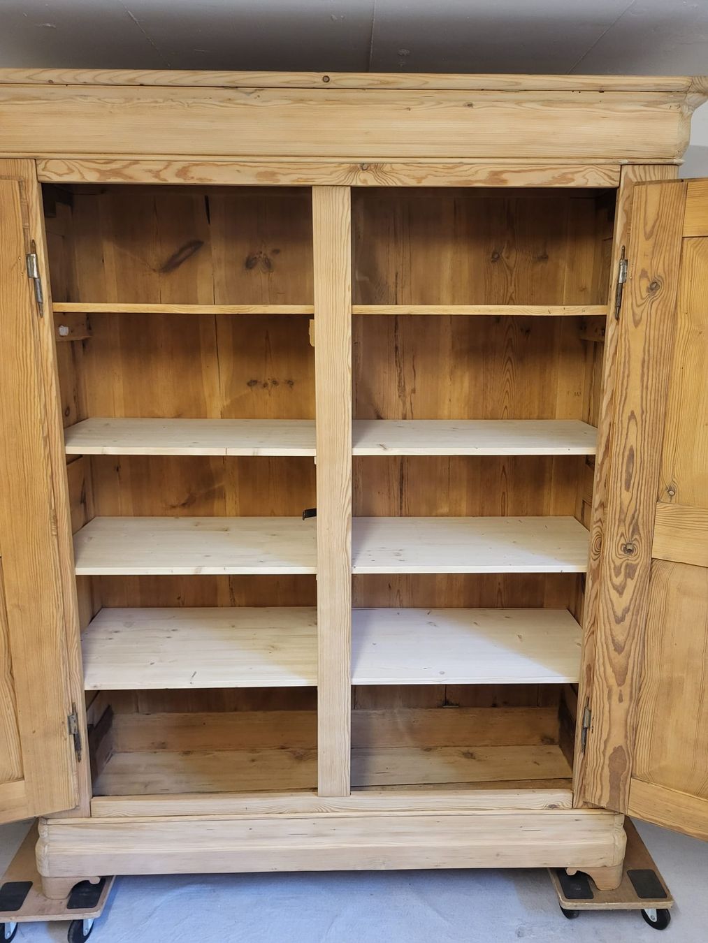 Schränke: Wunderschöner antiker Schrank restauriert – Gebraucht aus Hofstetten SO von famburgert 4