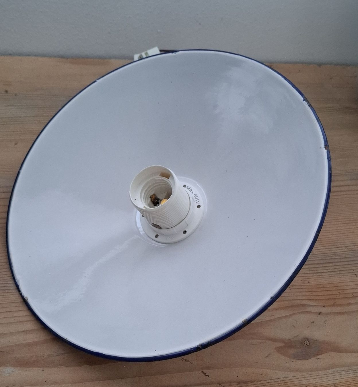 Lampade: Schirmlampe Emaille weiss/blau gebraucht – Usato da Buochs venduto da regenbogen7365
