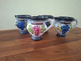 4 Stk. Boccalino / Vintage Keramik Becher mit Traubenmotiv