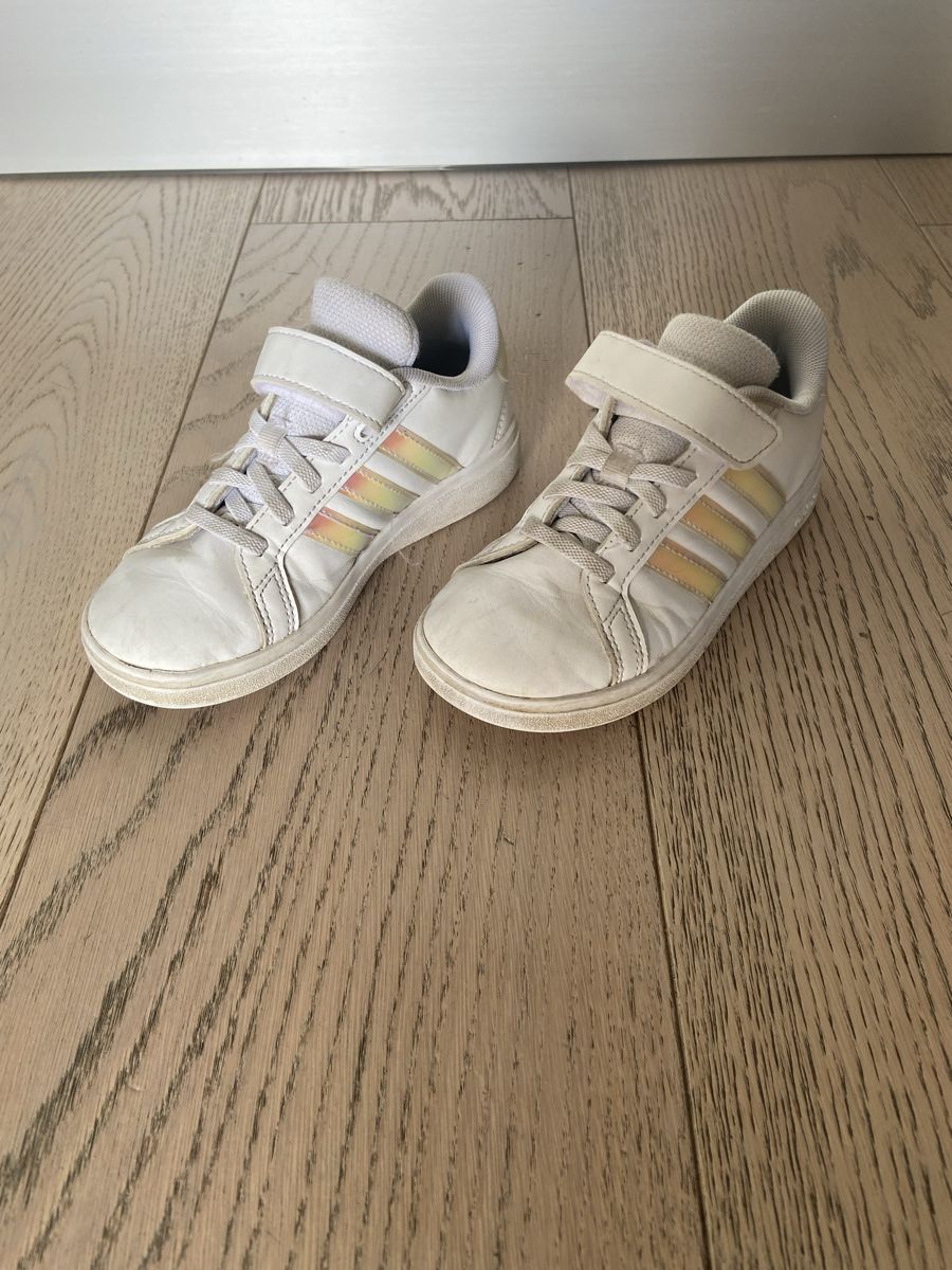 Adidas Scarpe per ragazzi: Sneaker Adidas 29 – Usato da Arbedo venduto da gregmccooper 1