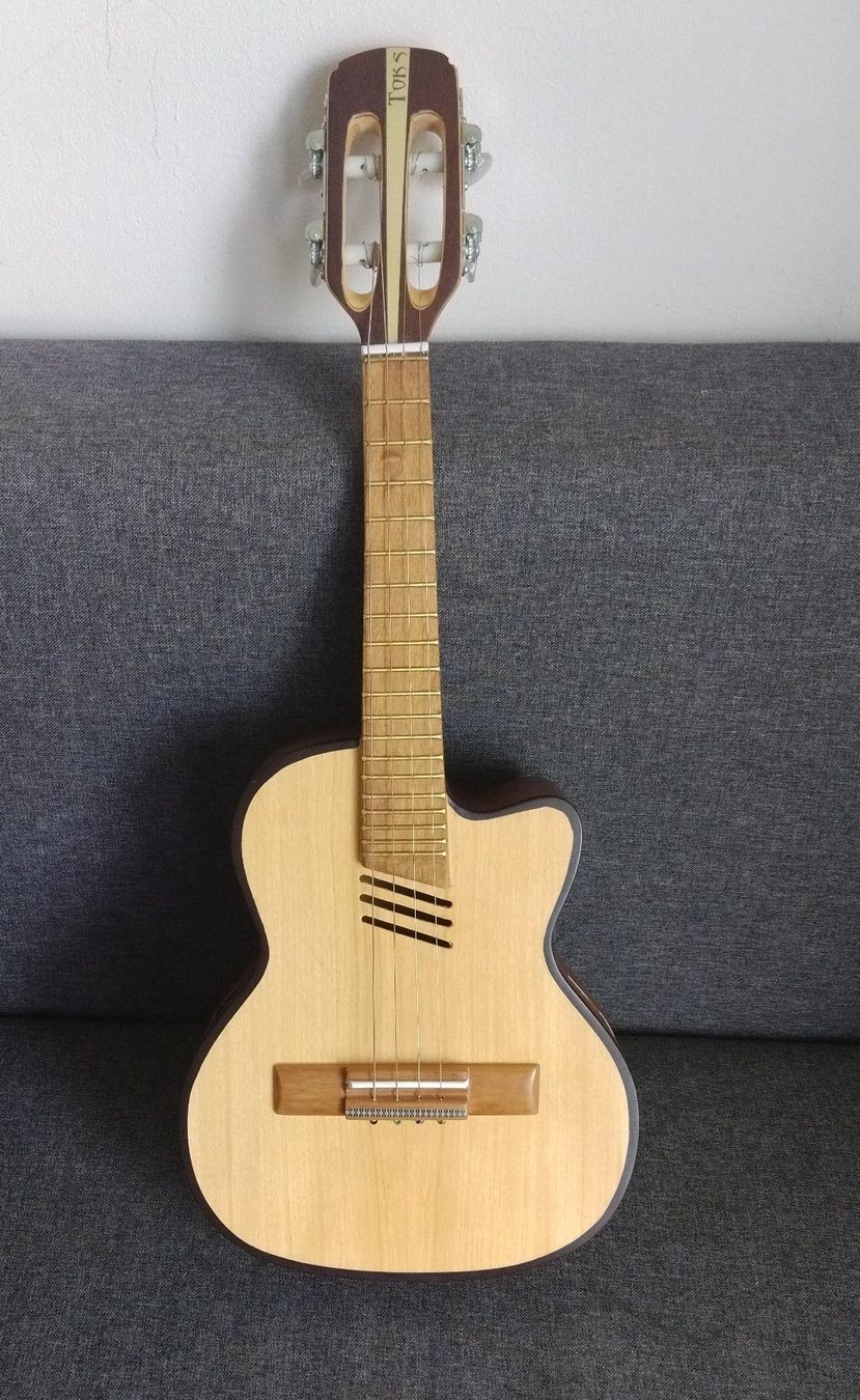 Strumenti musicali: Cavaquinho électro-acoustique – Nuovo e nell'imballaggio originale da Vevey venduto da Djporradao
