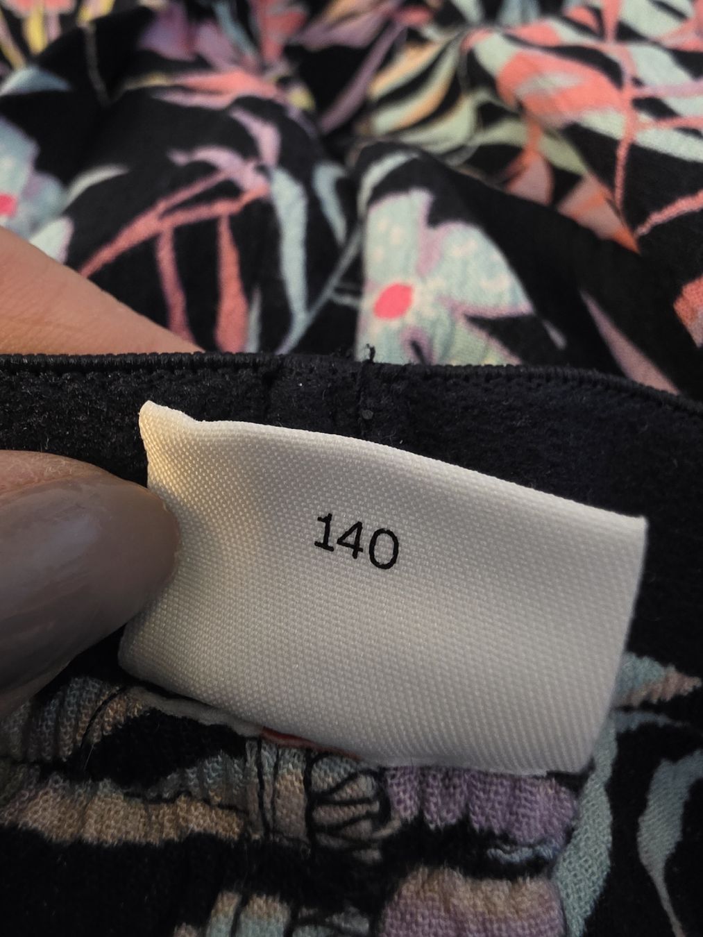 S.Oliver Pantalons: Hosen weit gemustert Grösse 140 s.Oliver – D'occasion à Wigoltingen par Zuckerfee84 2