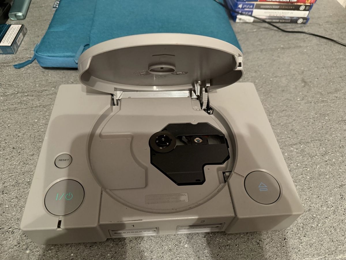 Sony Konsolen: PlayStation 1 – Gebraucht aus Giubiasco von th1_g22b 1